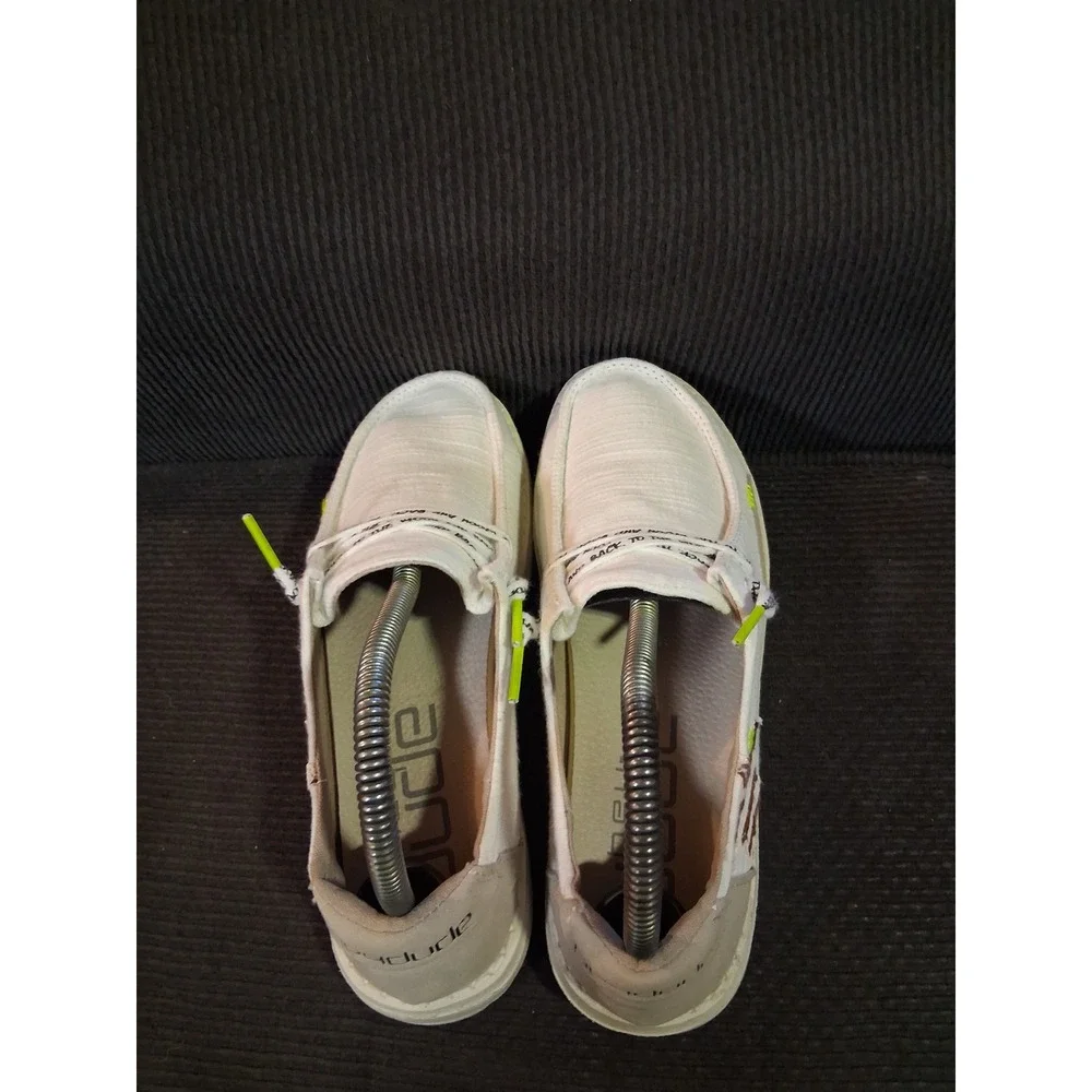 Hey Dude Wendy Star White Canvas Slip On Loafers Women Size 7 121410136